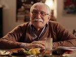 80-летнего Армена Джигарханяна в средне тяжелом состоянии перевели в палату
