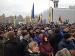 На Майдайне в Киеве начали устанавливать палатки